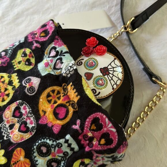 Betsey Johnson Crossbody Handbag Kitsch Sugar Skull Ginger Bread Man Shiny - Picture 13 of 16